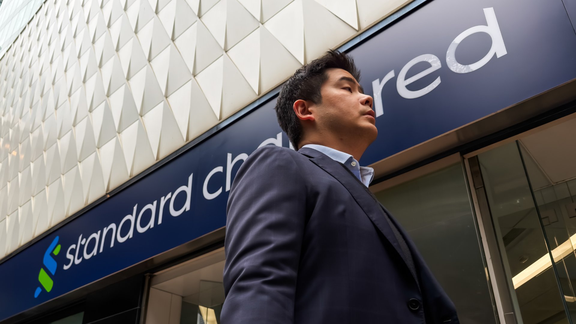 Standard Chartered'dan Şok Karar: 7.000+ Kişi İşten